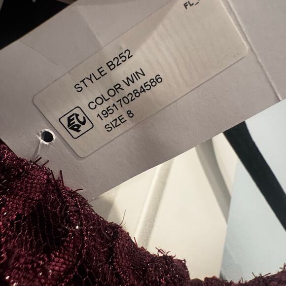 Besty & Adam Women's Eyelash-Lace Flutter-Sleeve Long Dress Size 8 NWT - Picture 11 of 11